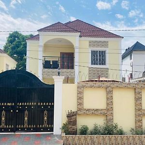 Janha'S Senegambia Villa Holiday Rental With Free Wifi Серекунда Exterior photo