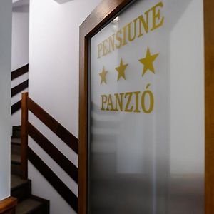 Готель Juliu'S Panzio Csikszereda Exterior photo