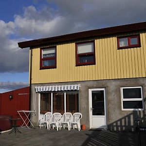 Husid Guesthouse Рейкгольт Exterior photo