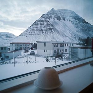 Apartment With Amazing Mountain View Bolungarvik Exterior photo