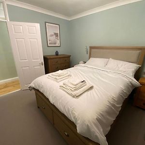 Spacious And Bright 1 - Bedroom Rental Unit Ілклі Exterior photo