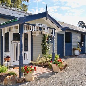 Готель The Stables Wandin North Exterior photo