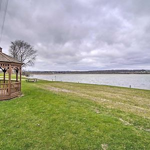 Cozy Lake Geneva Retreat With Year-Round Views! Exterior photo