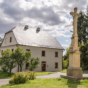 Готель Penzion U Krizove Cesty Tvrdkov Exterior photo