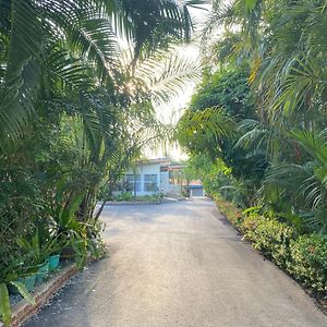 Baan Suan Palm Resort Уттарадіт Exterior photo