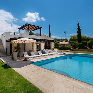 Villa Lara - 11, Spacious Villa With Large Garden And Private Pool On Aphrodite Hills Куклія Exterior photo