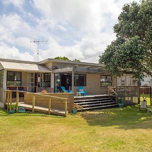 Вілла Vintage Pohutukawa - Whangamata Bach Exterior photo