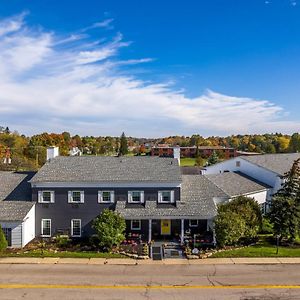 The Aurora Inn Hotel And Event Center Exterior photo