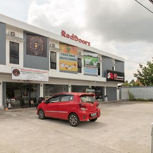 Готель Reddoorz Near Tugu Coklat Pesawaran Lampung Бандар-Лампунг Exterior photo