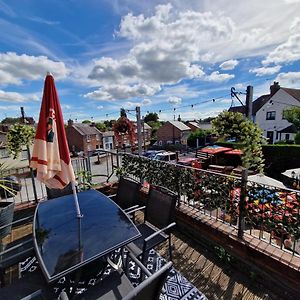 Bed and Breakfast The Foresters Arms Тарпорлі Exterior photo