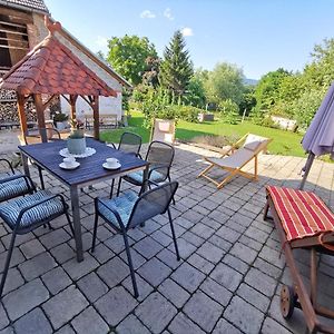 Charming Village House With Patio And Garden Словенське Коніце Exterior photo