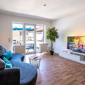 Stylische 2-Zimmer Wohnung - Balkon - Parkplatz - Smart Tv - Arbeitsplatz Фрідберґ Exterior photo