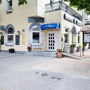 Hotel-Restaurant Holsteiner Hof Ґестгахт Exterior photo