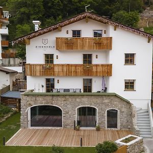 Bed and Breakfast Garni Ziernheld Маллес-Веноста Exterior photo