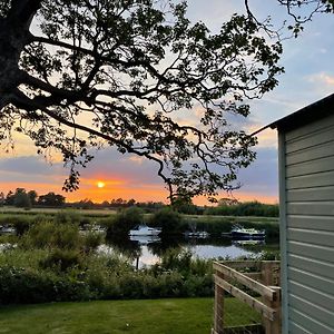 Вілла The Hut By The River Йорк Exterior photo