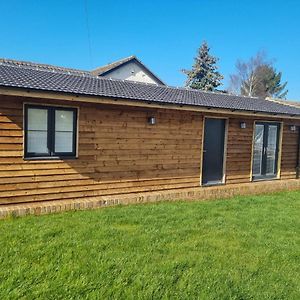 The Birch Lodge Located In Pegsdon Hexton Exterior photo