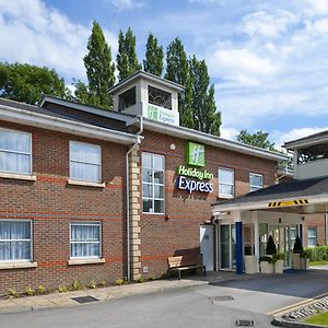 Holiday Inn Express Leeds-East, An Ihg Hotel Лідс Exterior photo