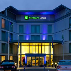 Holiday Inn Express London Stansted Airport, An Ihg Hotel Станстед-Маунтфітчет Exterior photo