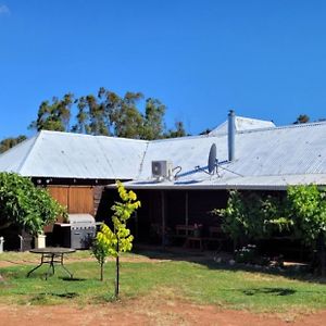 Talbot - Rustic Style Accommodation With Mod Cons Hoddys Well Exterior photo