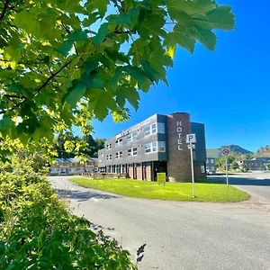 Marina Hotel Lofoten Сволвер Exterior photo