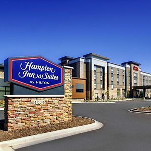 Hampton Inn & Suites Milwaukee West Вест-Алліс Exterior photo