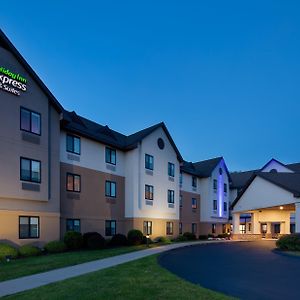 Holiday Inn Express & Suites Bradley Airport, An Ihg Hotel Вінсор-Локс Exterior photo