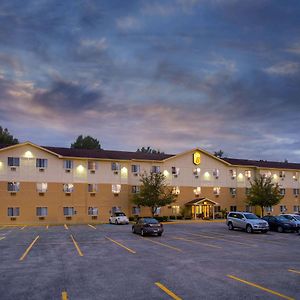 Готель Super 8 By Wyndham Cromwell/Middletown Exterior photo