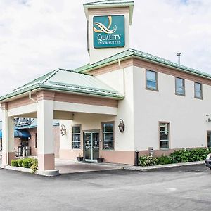 Quality Inn & Suites 1000 Islands Ґананокве Exterior photo