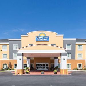 Days Inn & Suites By Wyndham Savannah North I-95 Порт-Вентворт Exterior photo