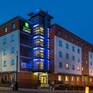 Holiday Inn Express Stevenage, An Ihg Hotel Exterior photo