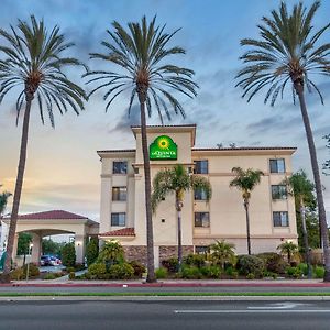 Готель La Quinta By Wyndham Ne Long Beach/Cypress Hawaiian Gardens Exterior photo