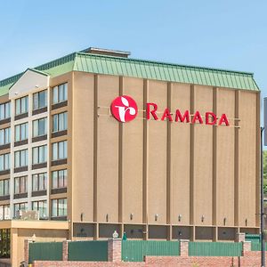 Готель Ramada By Wyndham Cumberland Downtown Exterior photo