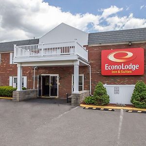 Econo Lodge Inn & Suites Airport Вінсор-Локс Exterior photo