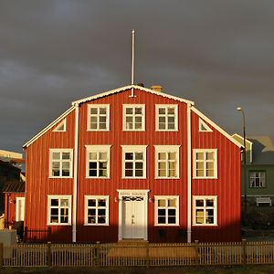 Hotel Egilsen Стиккісгоульмюр Exterior photo