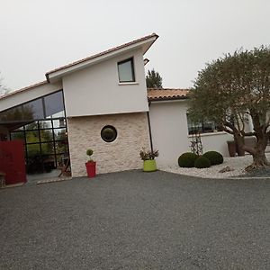 Готель Les Kiwis Saint-Yrieix-sur-Charente Exterior photo