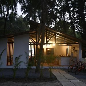 Готель Moonstone Hammock Alibaug Алібаґ Exterior photo