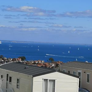 Top Spec Caravan - Stunning Sea Views Across Bay Свонідж Exterior photo