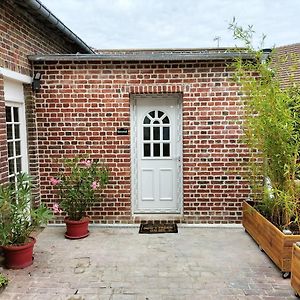 Bed and Breakfast Studio - Au Fond De La Cour La Croix-Saint-Ouen Exterior photo