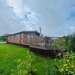Hedgerow Lodge With Hot Tub Малтон Exterior photo