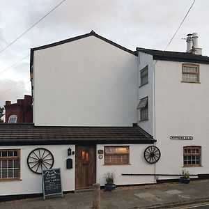 Stunning Quirky 2-Bed Cottage In New Brighton Воллесі Exterior photo