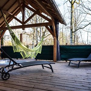 Charmante Cabane Dans Les Arbres Avec Jacuzzi Et Sauna Boismorand Exterior photo