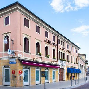 Albergo Leon D'Oro Маніаго Exterior photo