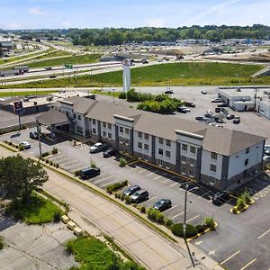 Comfort Inn & Suites St Louis-Гейзелвуд Exterior photo