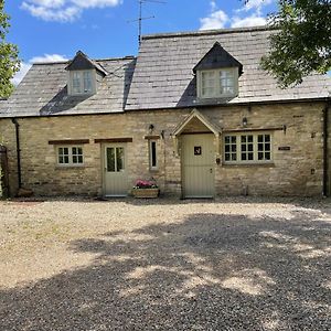 Вілла Apple Barn Down Ampney Exterior photo