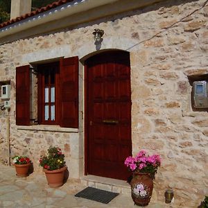 Апартаменти Sponsor Of The E4 Peloponnese Trail Daras Exterior photo