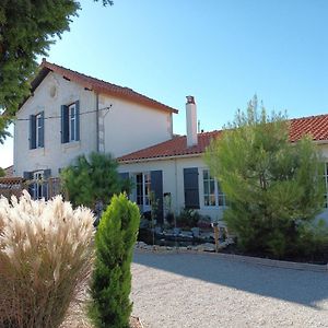 Le Clos Des Passiflores - Chambres Et Table D'Hotes Пон Exterior photo