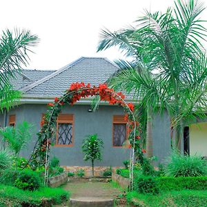 Вілла Heavenly Royalz Farm Fortportal Njara Exterior photo