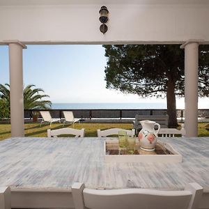 Villa Cortesia Maritima - Seaside & Private Амарінтос Exterior photo