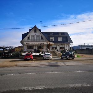 Готель Pension - Restaurante Vilaboa Boveda  Exterior photo