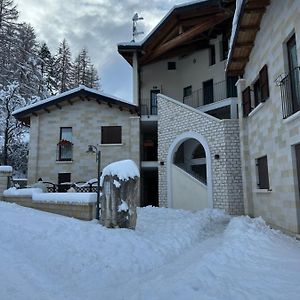 Апартаменти La Loggia Luxury Рокка-ді-Меццо Exterior photo